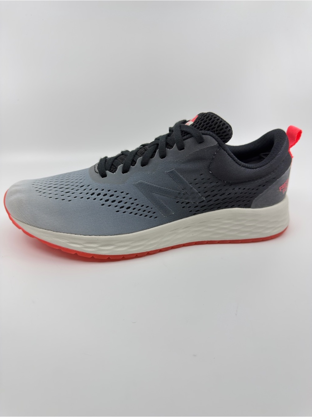 New Balance Fresh Foam Arishi v3 Color Gray & Blk s
With Red SZ 10 - Picture 5 of 9